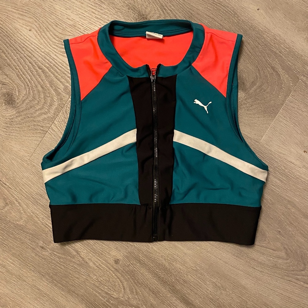 SOLD- PUMA zip up sports bra/crop top size small